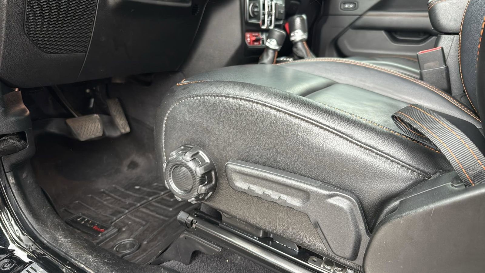 Used 2021 Jeep Gladiator Mojave image 11