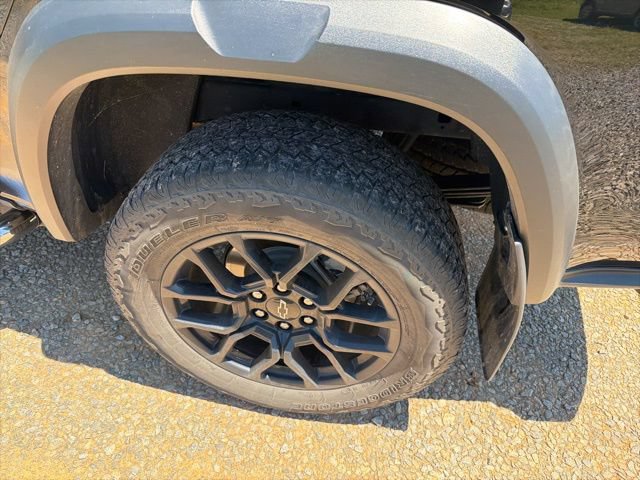 Used 2023 Chevrolet Colorado Trail Boss w/ LPO, Dark Essentials Package AWD/4WD image 8