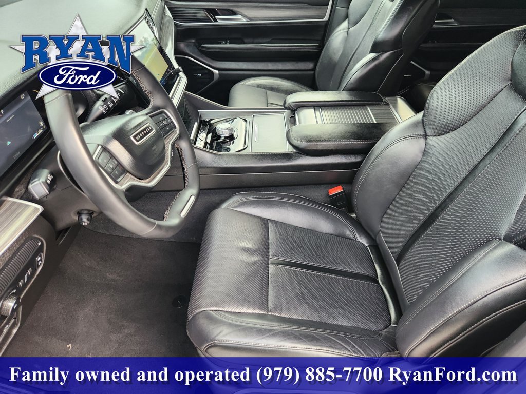 Used 2024 Jeep Wagoneer Series II w/ Flexible Seating Group RWD image 9