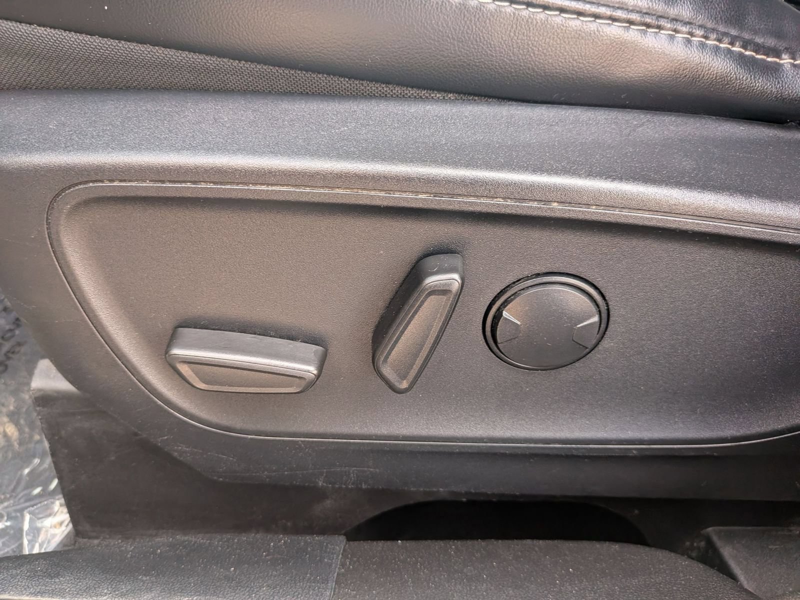 Certified 2024 Ford Escape Platinum AWD/4WD image 13