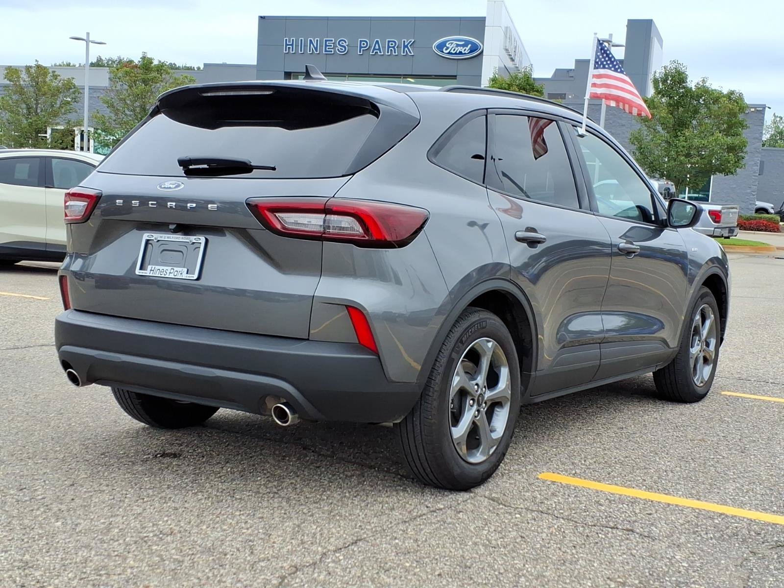 Certified 2025 Ford Escape ST-Line FWD image 7