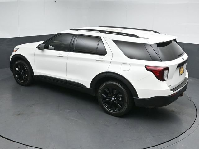 Certified 2022 Ford Explorer XLT w/ Equipment Group 202A AWD/4WD image 49