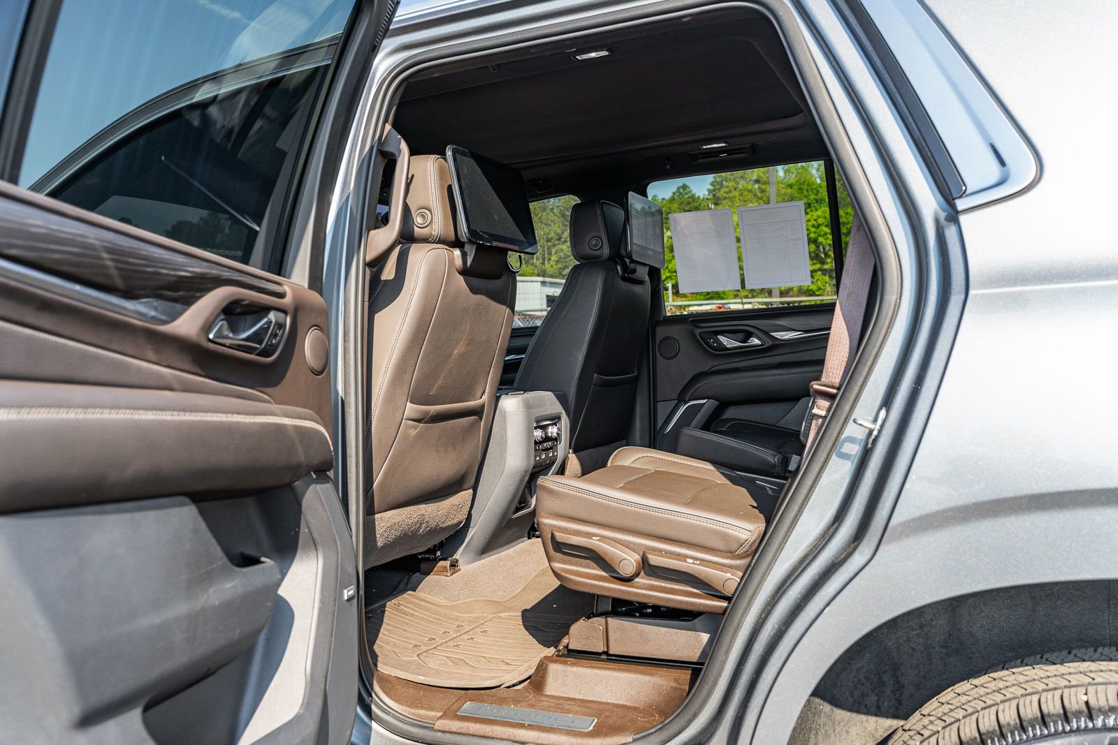 Used 2021 GMC Yukon Denali w/ Denali Premium Package RWD image 19