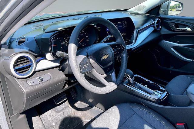 Used 2024 Chevrolet Trax LS w/ LS Convenience Package FWD image 14