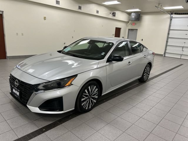 Used 2024 Nissan Altima 2.5 SV FWD image 4