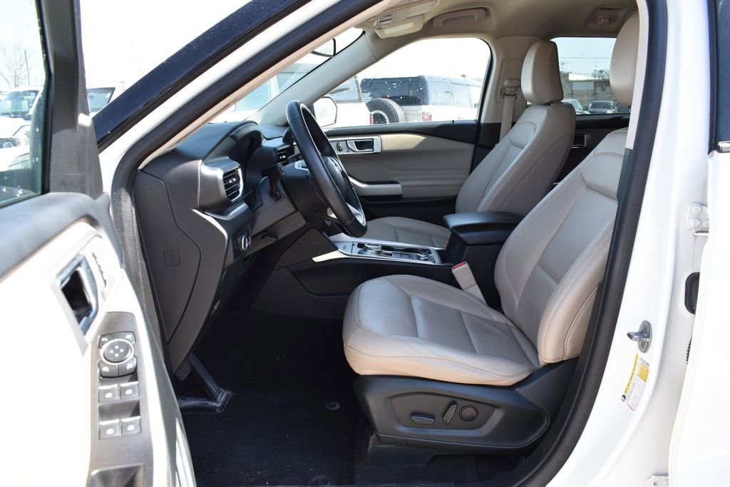 Certified 2023 Ford Explorer XLT w/ Equipment Group 202A image 9