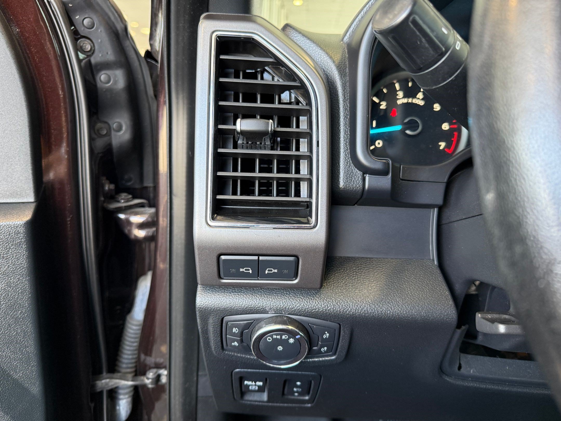 Certified 2019 Ford F150 XLT w/ Equipment Group 302A Luxury AWD/4WD image 27