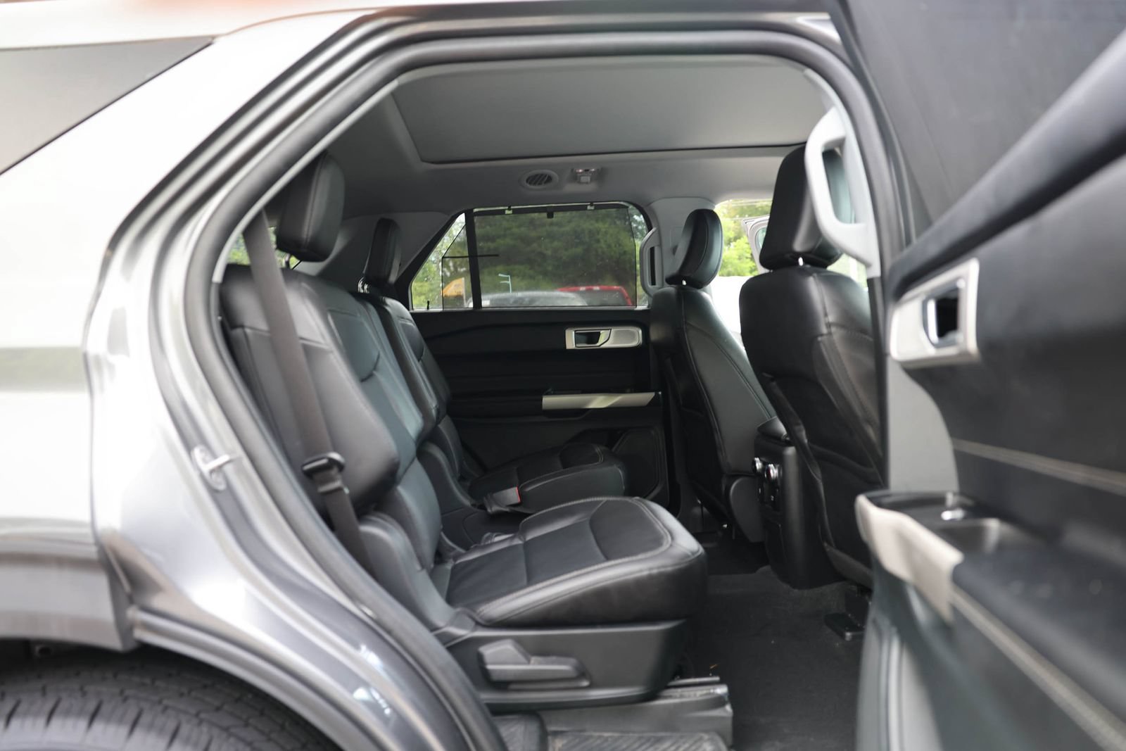 Certified 2023 Ford Explorer Limited w/ Limited Technology Package AWD/4WD image 12