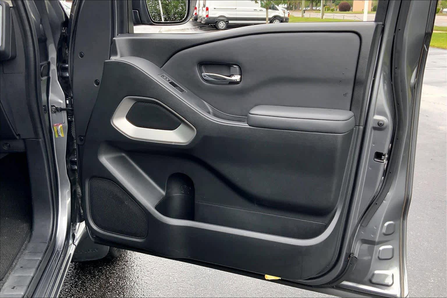 Used 2022 Nissan Frontier SV w/ Technology Package RWD image 22