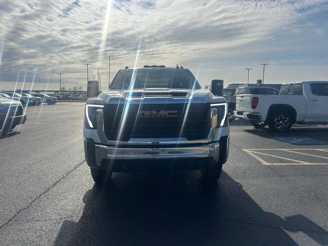 Used 2024 GMC Sierra 3500 Pro w/ Convenience Package AWD/4WD image 3