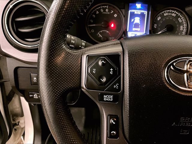 Used 2022 Toyota Tacoma TRD Off-Road w/ Technology Package AWD/4WD image 17