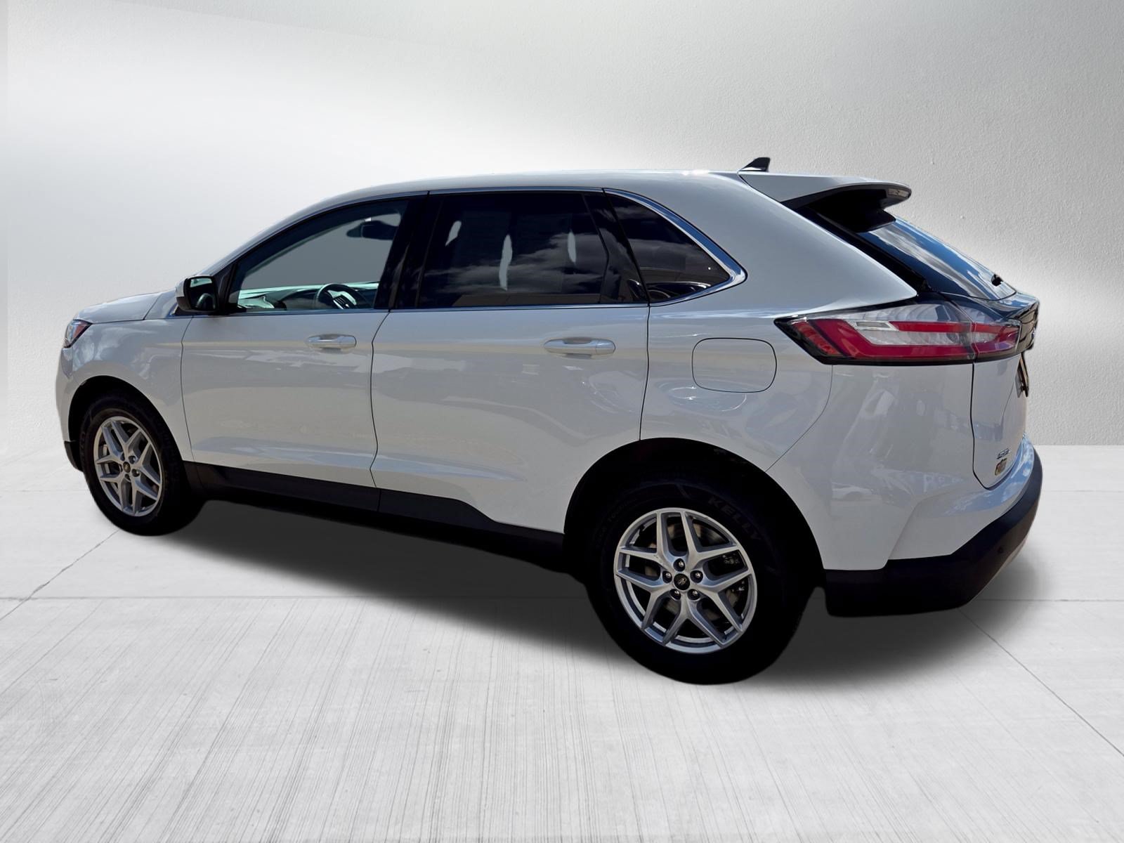Certified 2024 Ford Edge SEL w/ Convenience Package AWD/4WD image 5