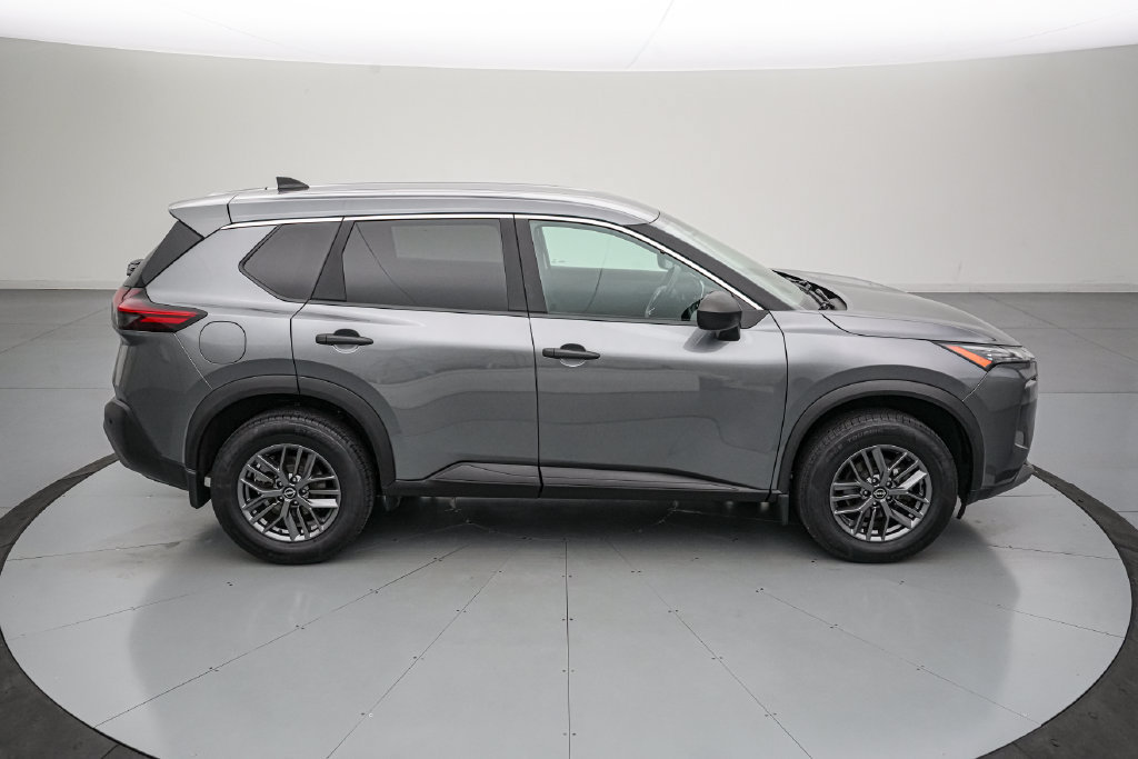 Used 2023 Nissan Rogue S AWD/4WD image 3