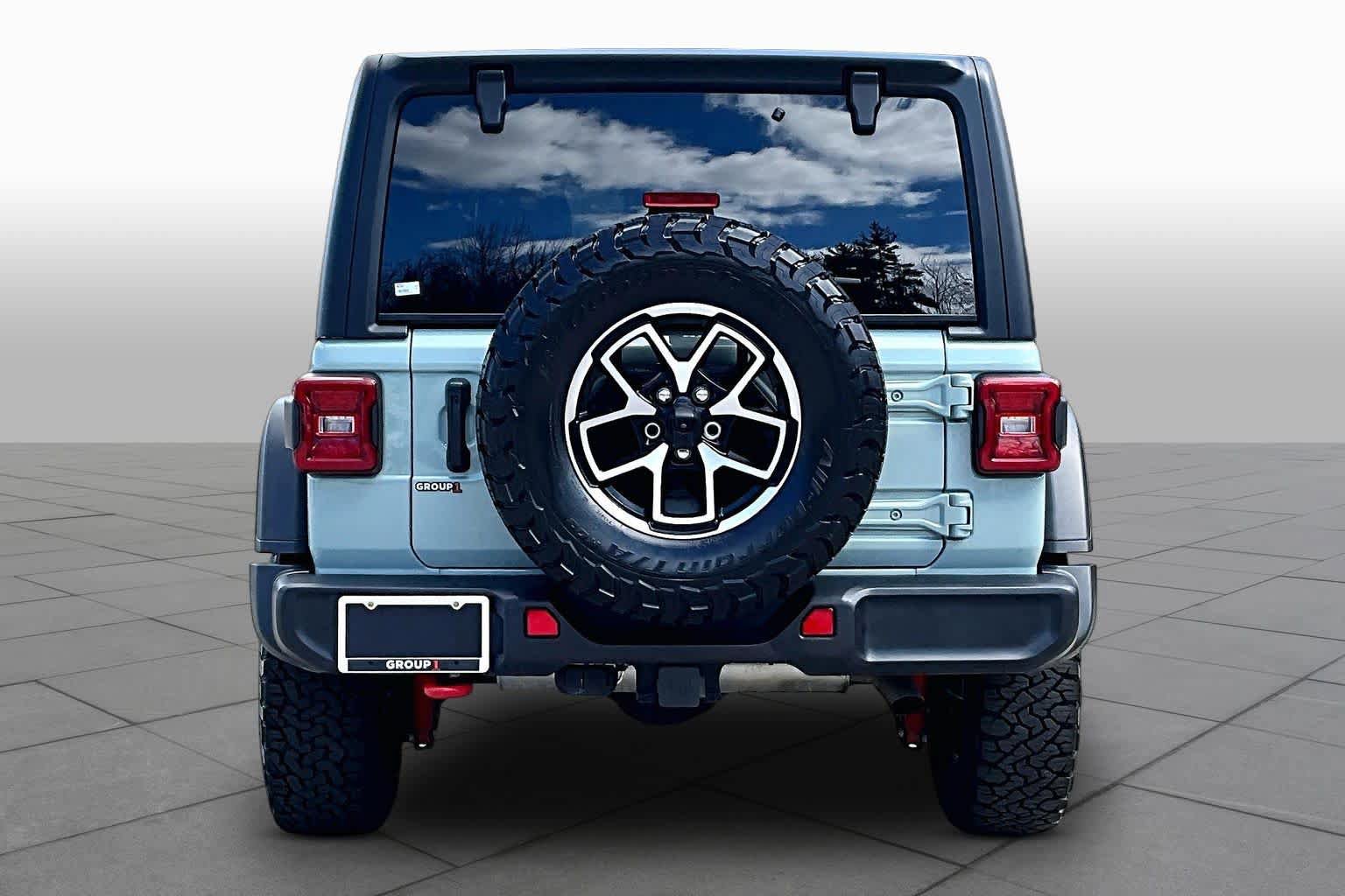 Used 2024 Jeep Wrangler Unlimited Rubicon AWD/4WD image 5