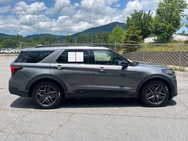 Certified 2025 Ford Explorer ST AWD/4WD image 2
