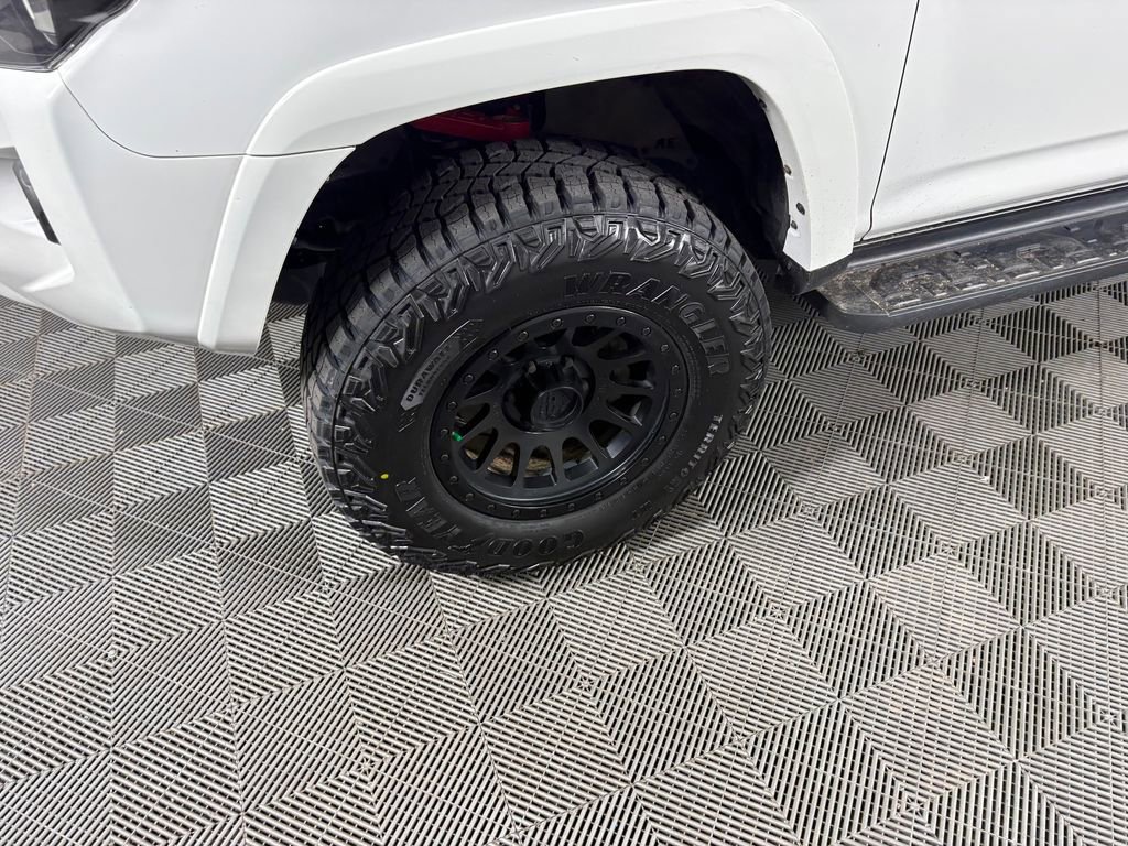 Used 2021 Toyota 4Runner SR5 Premium w/ Moonroof Package AWD/4WD image 9