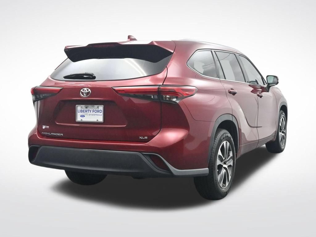 Used 2021 Toyota Highlander XLE FWD image 7