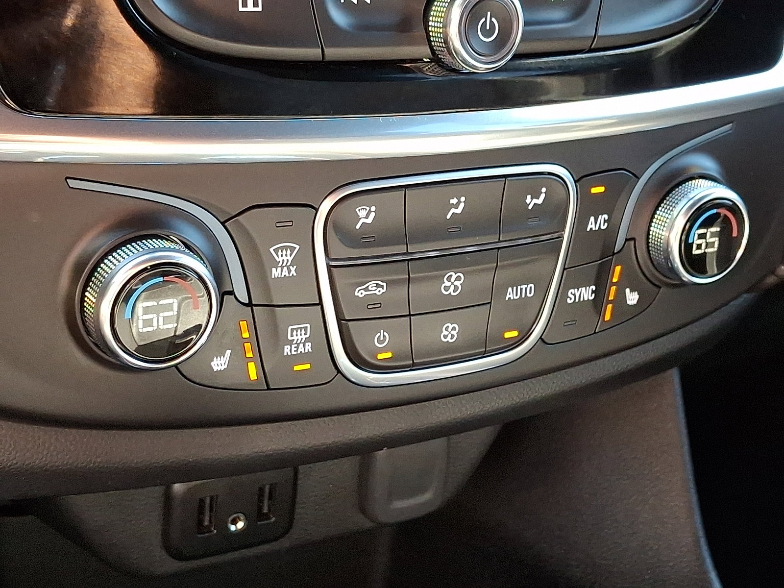 Used 2023 Chevrolet Traverse LT AWD/4WD image 17