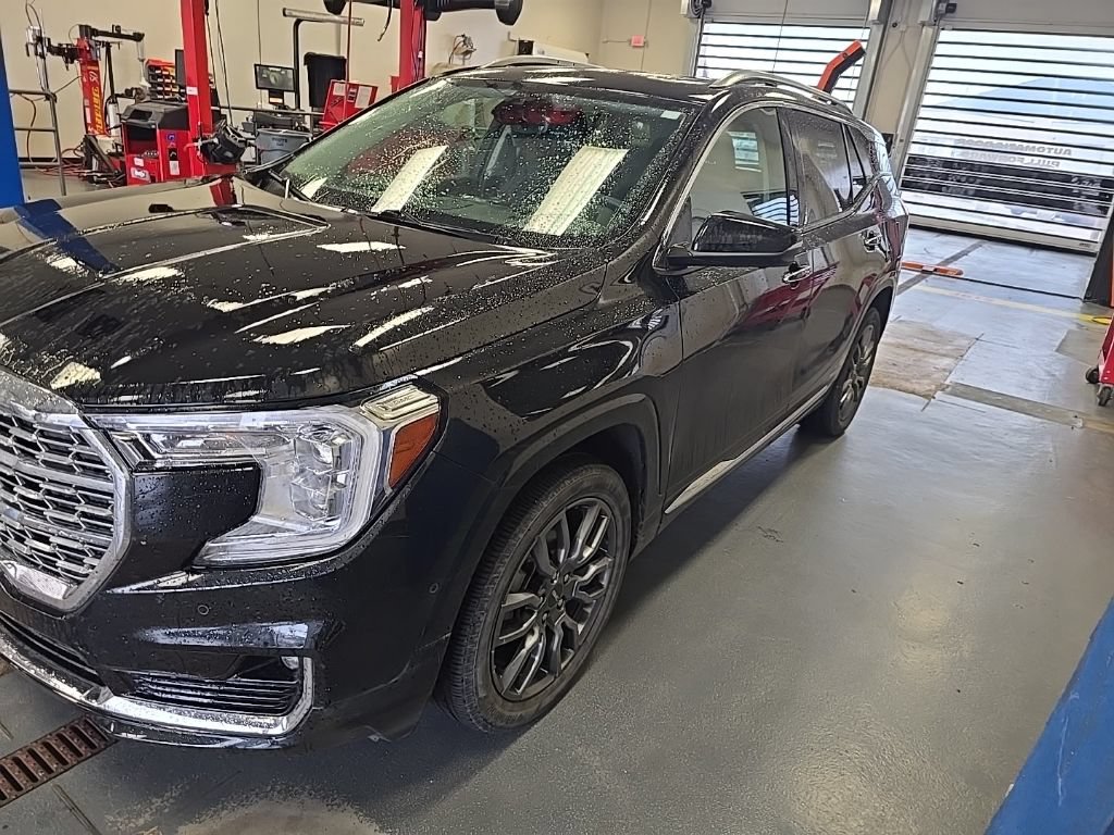 Used 2024 GMC Terrain Denali w/ Black Diamond Edition AWD/4WD image 2