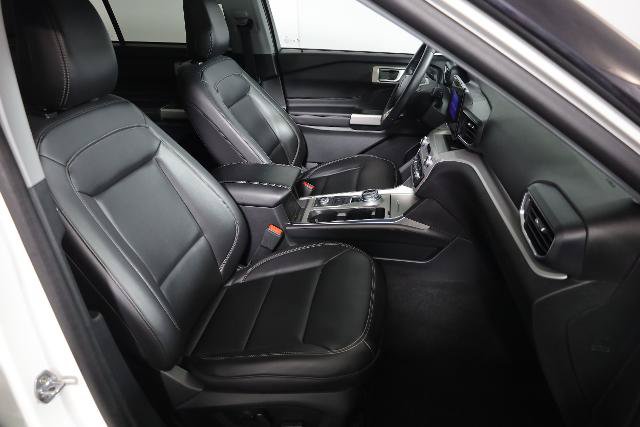 Certified 2024 Ford Explorer XLT w/ Equipment Group 202A AWD/4WD image 9