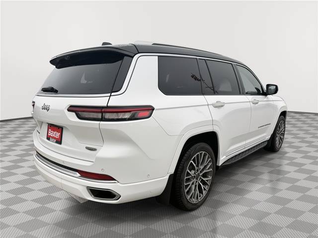 Used 2023 Jeep Grand Cherokee L Summit AWD/4WD image 5