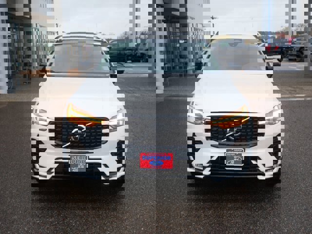 Used 2023 Volvo XC60 B5 Plus image 7