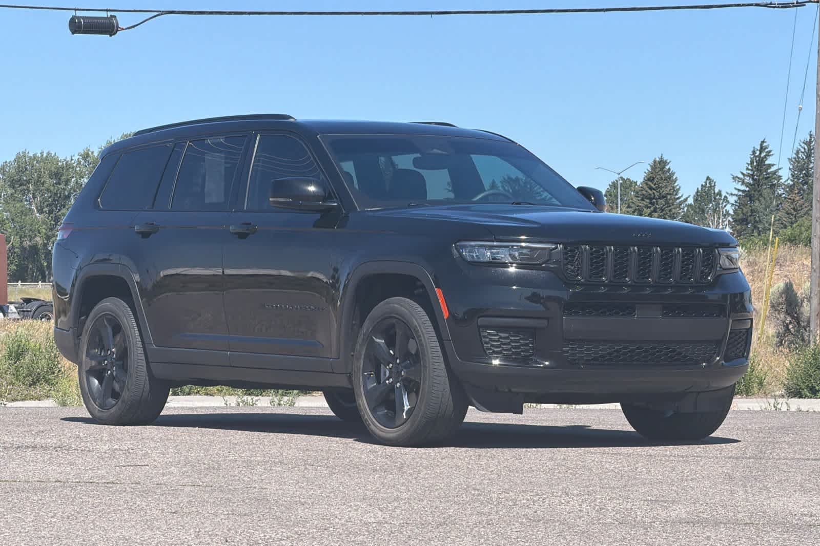Used 2024 Jeep Grand Cherokee L Altitude AWD/4WD image 9