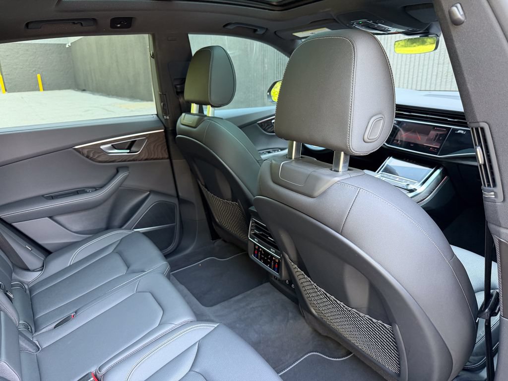 Used 2022 Audi Q8 Premium Plus AWD/4WD image 32