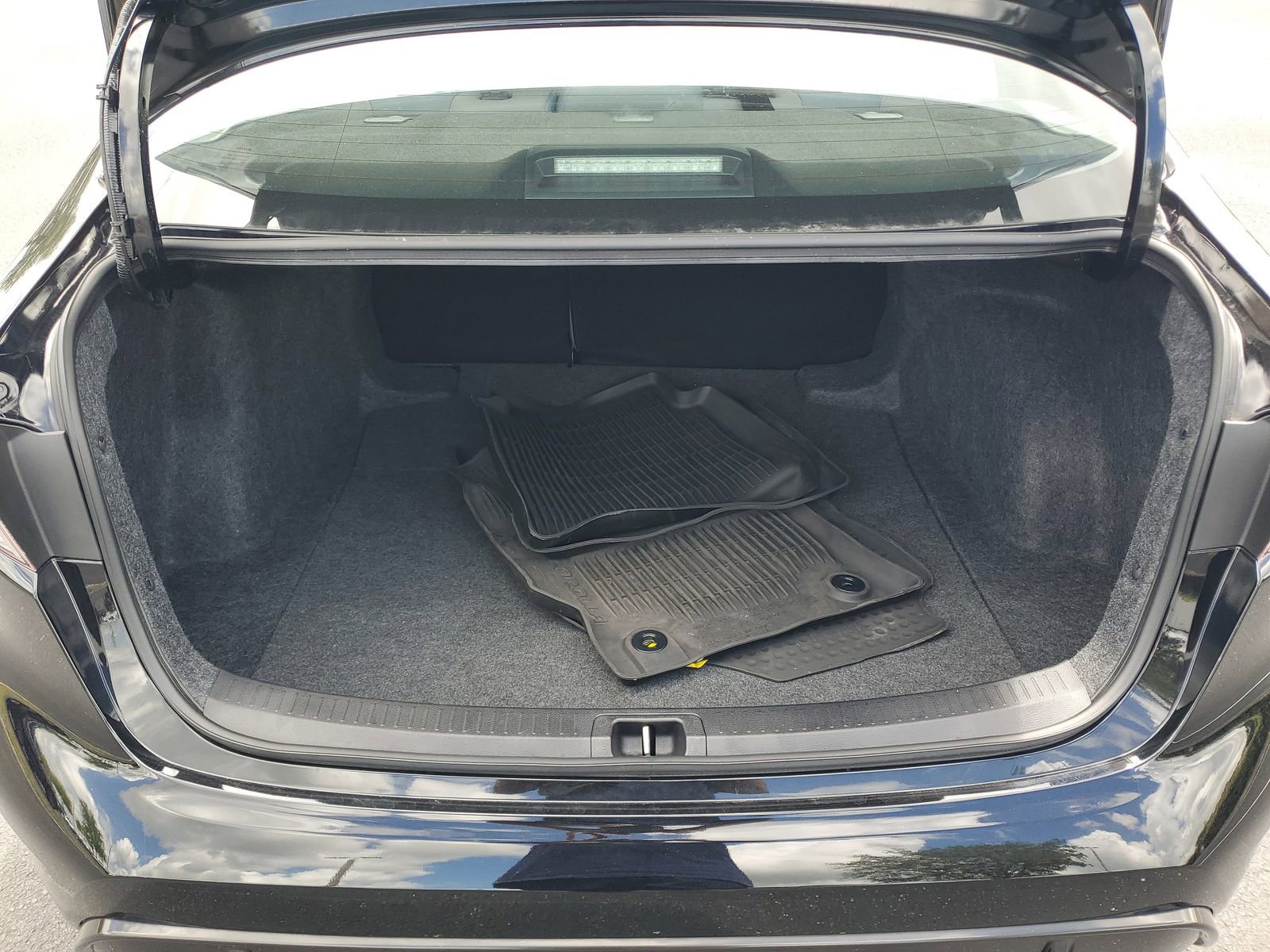 Used 2025 Toyota Corolla SE FWD image 8