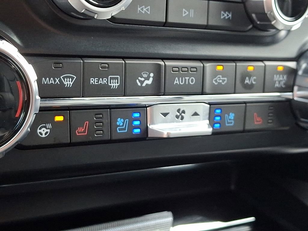 Certified 2024 Ford F350 Lariat w/ Tremor Off-Road Package image 26