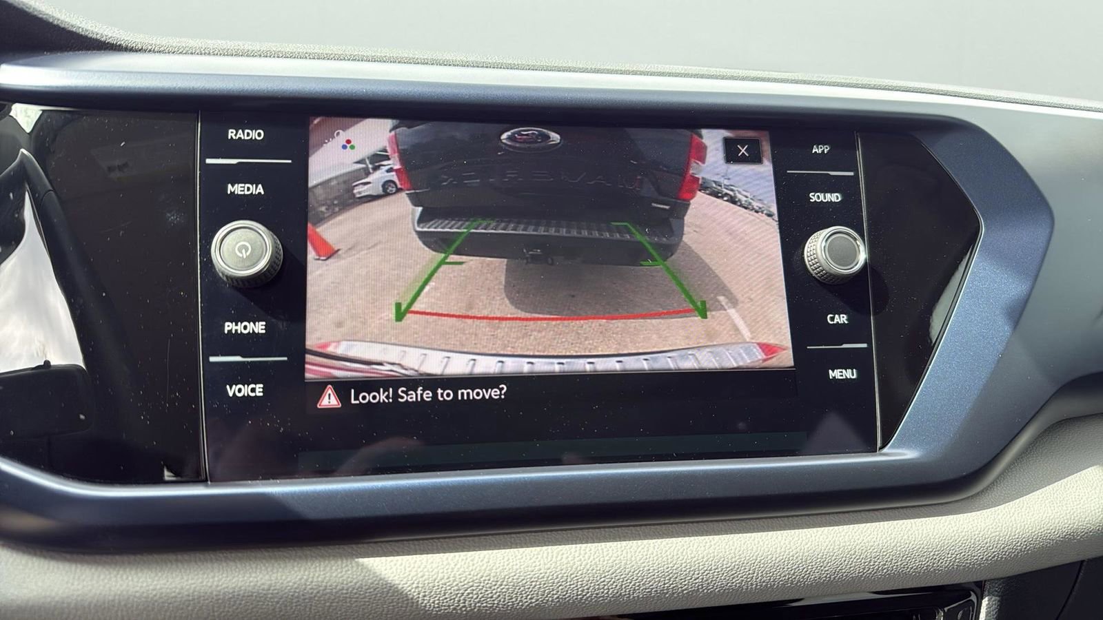 Used 2022 Volkswagen Taos SE image 19