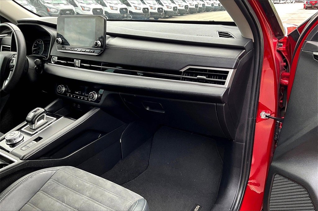 Used 2023 Mitsubishi Outlander SE image 15