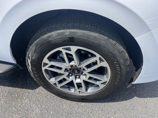 Certified 2025 Ford Expedition Active image 7