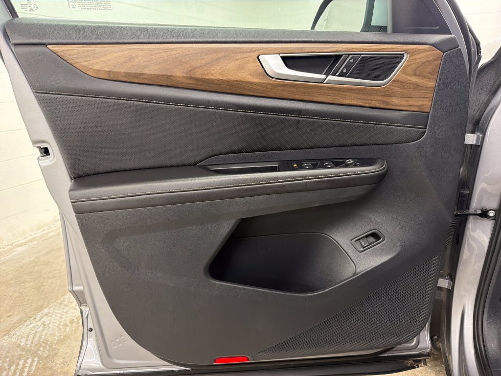 Used 2025 Volkswagen Atlas SE FWD image 15