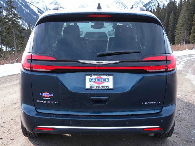 Used 2023 Chrysler Pacifica Limited image 3