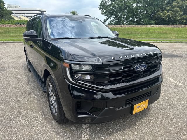 Certified 2025 Ford Expedition Max Active AWD/4WD image 2