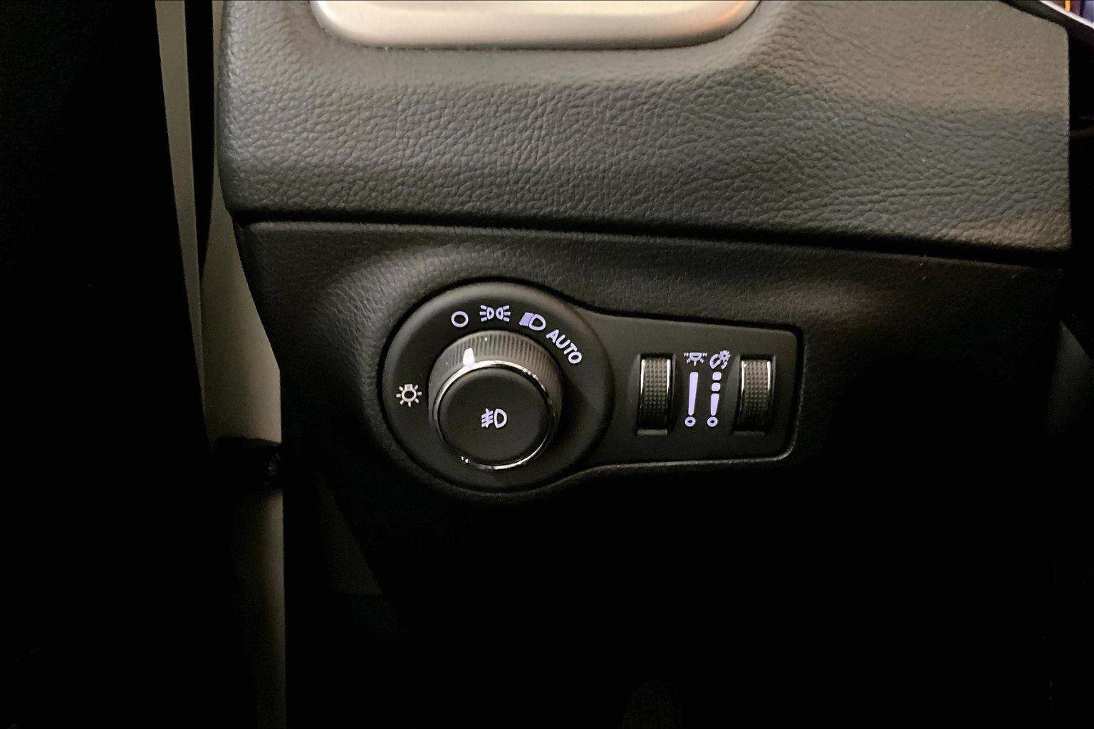 Used 2019 Jeep Compass Latitude image 30