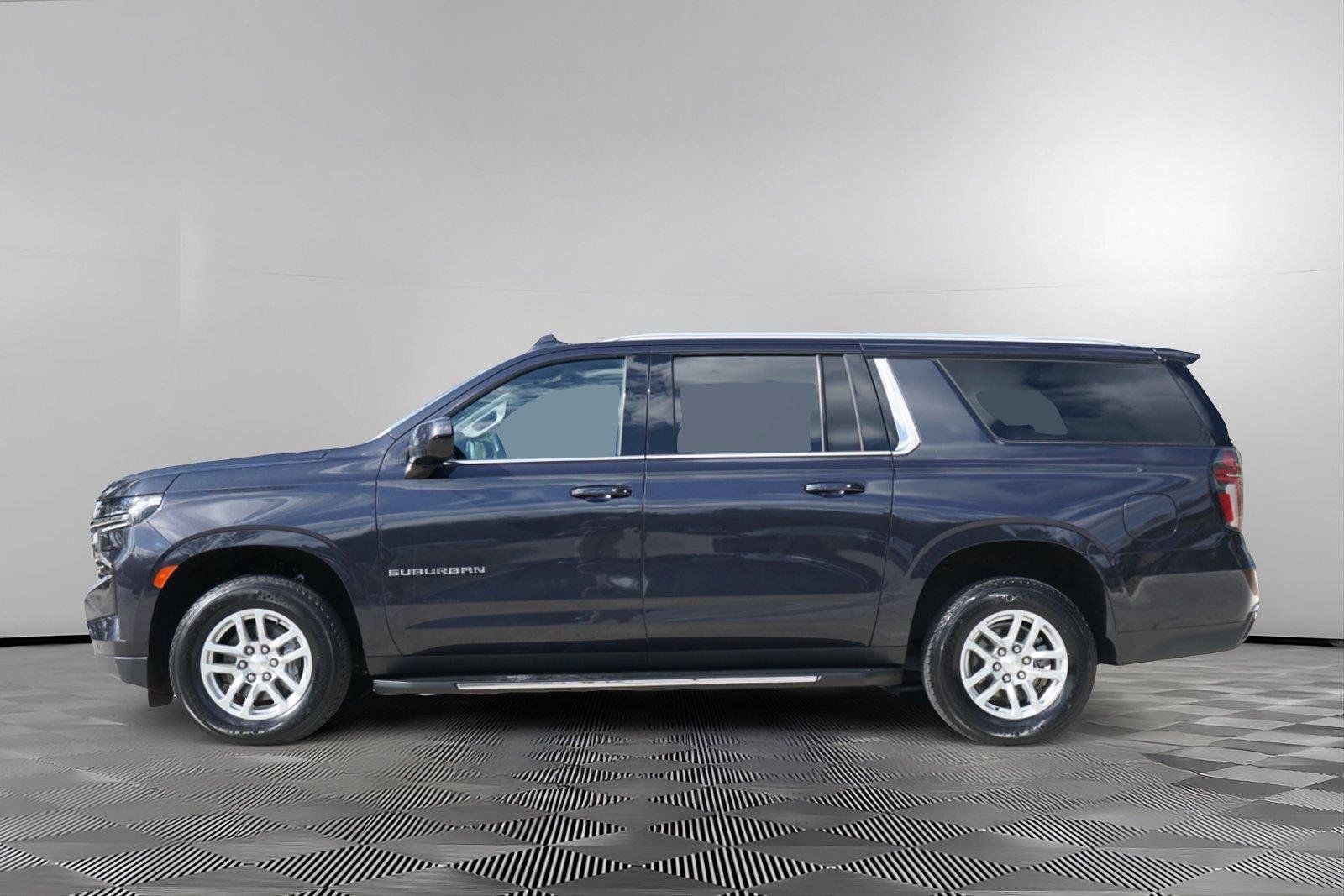 Used 2024 Chevrolet Suburban LT RWD image 7