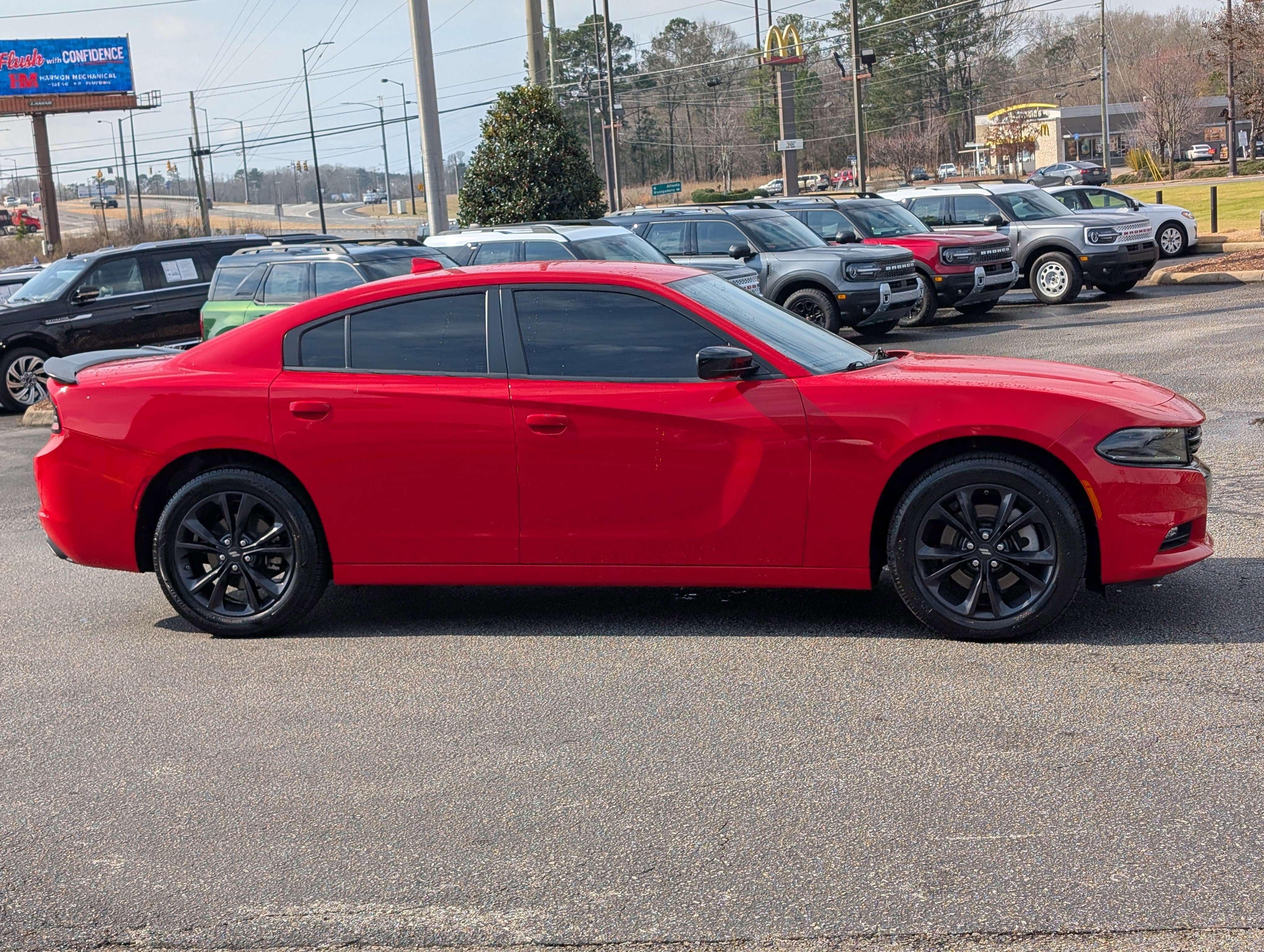 Used 2023 Dodge Charger SXT w/ Blacktop Package image 2