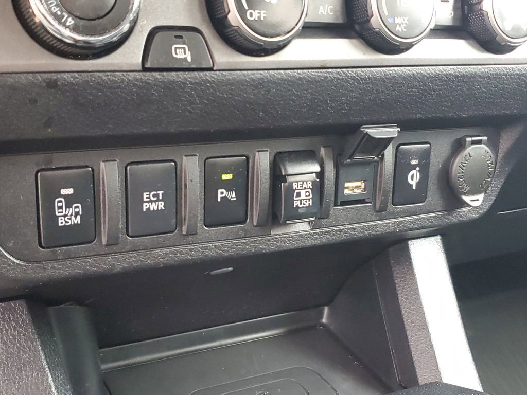 Used 2020 Toyota Tacoma TRD Sport w/ Technology Package image 26