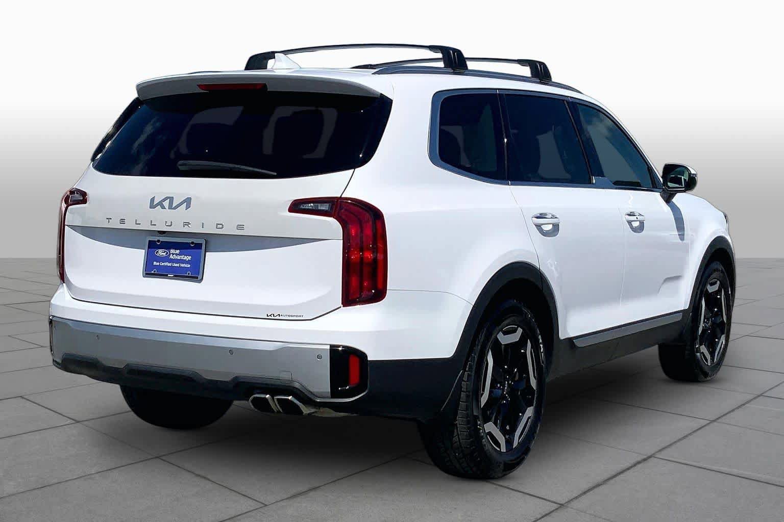 Used 2024 Kia Telluride S FWD image 3