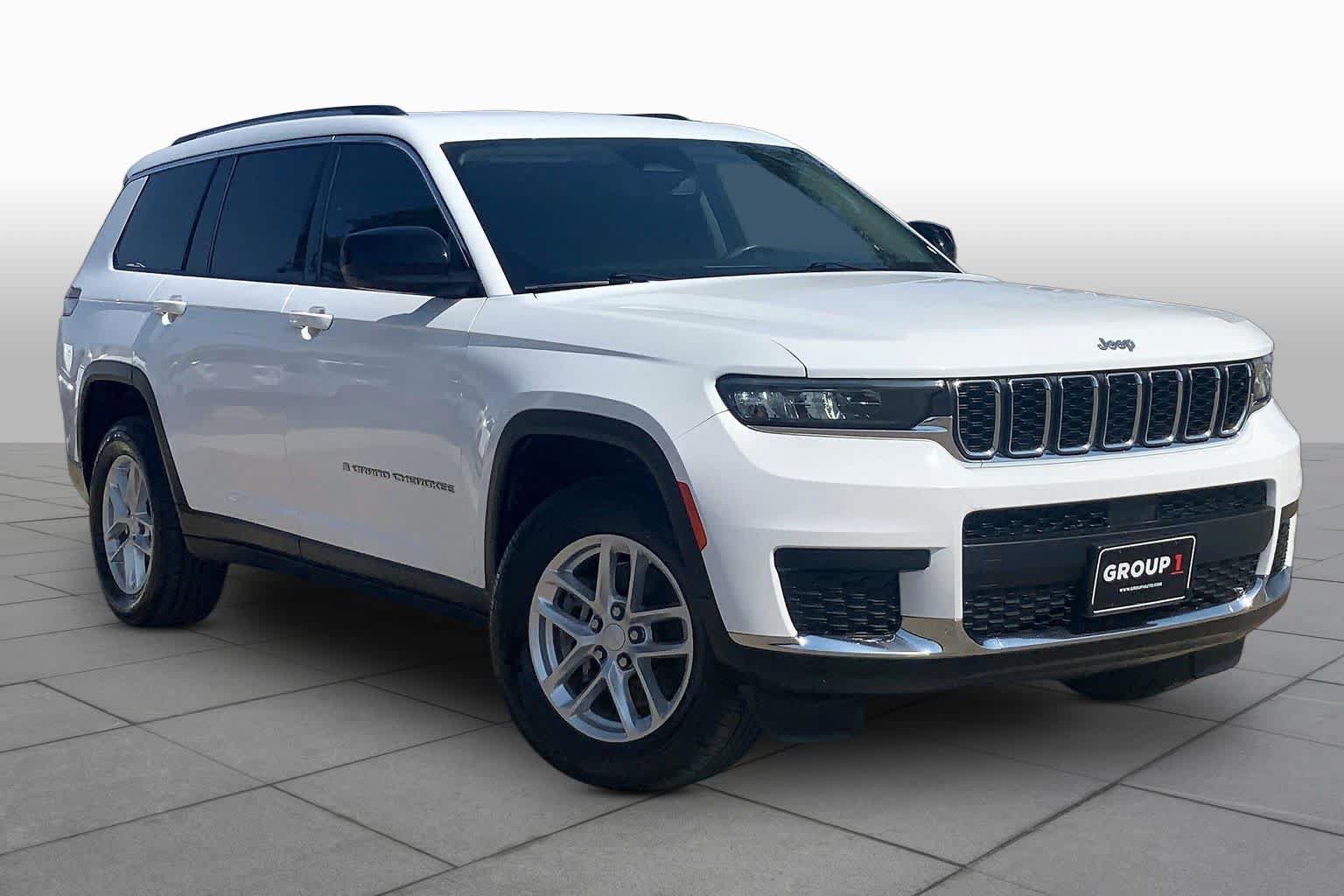 Used 2023 Jeep Grand Cherokee L Laredo RWD image 3