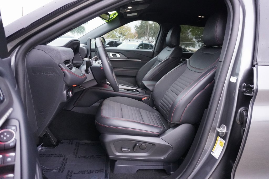 Certified 2025 Ford Explorer ST-Line w/ Premium Package image 7