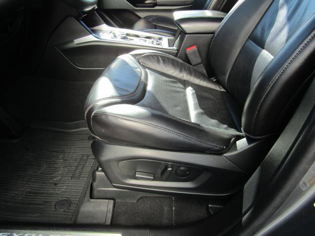 Certified 2022 Ford Explorer Platinum w/ Equipment Group 601A image 18