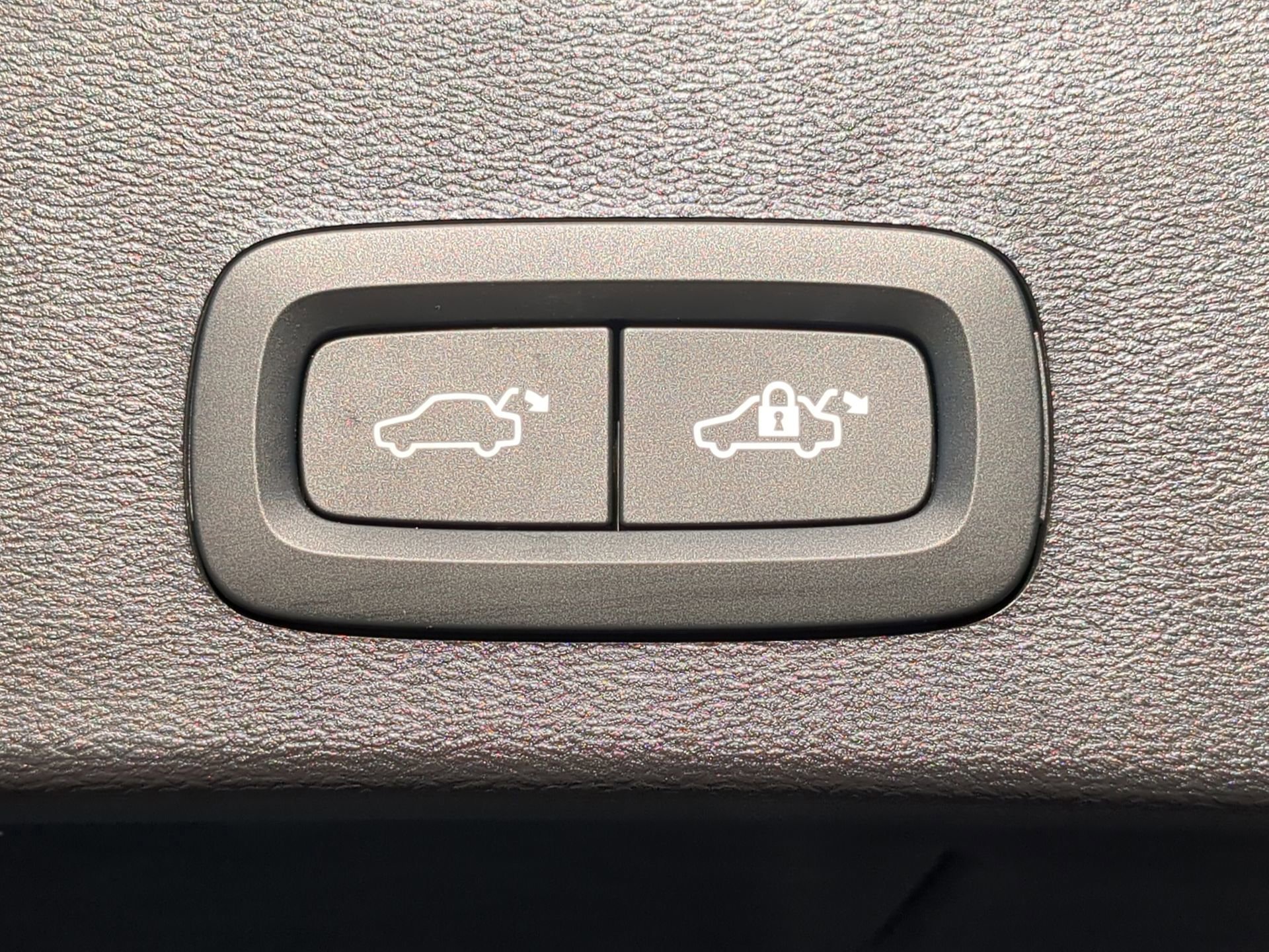 Used 2023 Volvo XC40 B5 Plus w/ Protection Package Premier image 47