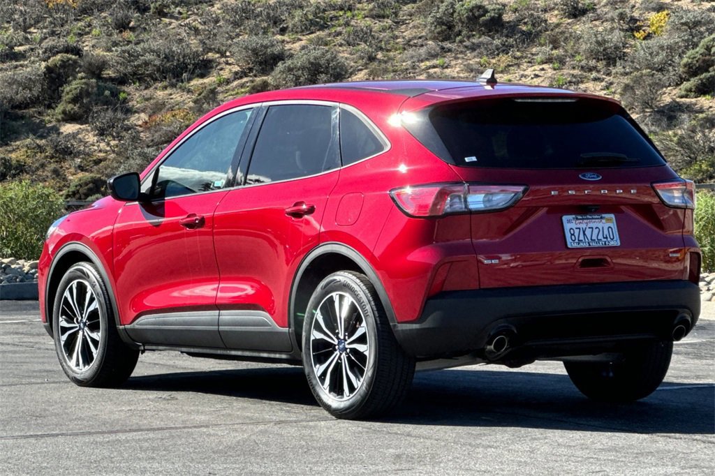 Certified 2021 Ford Escape SE w/ SE Sport Appearance Package image 3