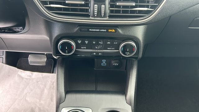 Certified 2022 Ford Escape SE w/ SE Sport Appearance Package image 21