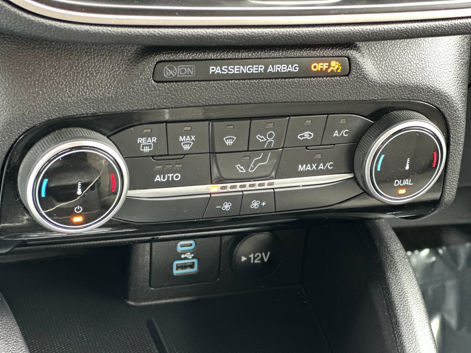 Certified 2022 Ford Escape SE w/ SE Sport Appearance Package image 21