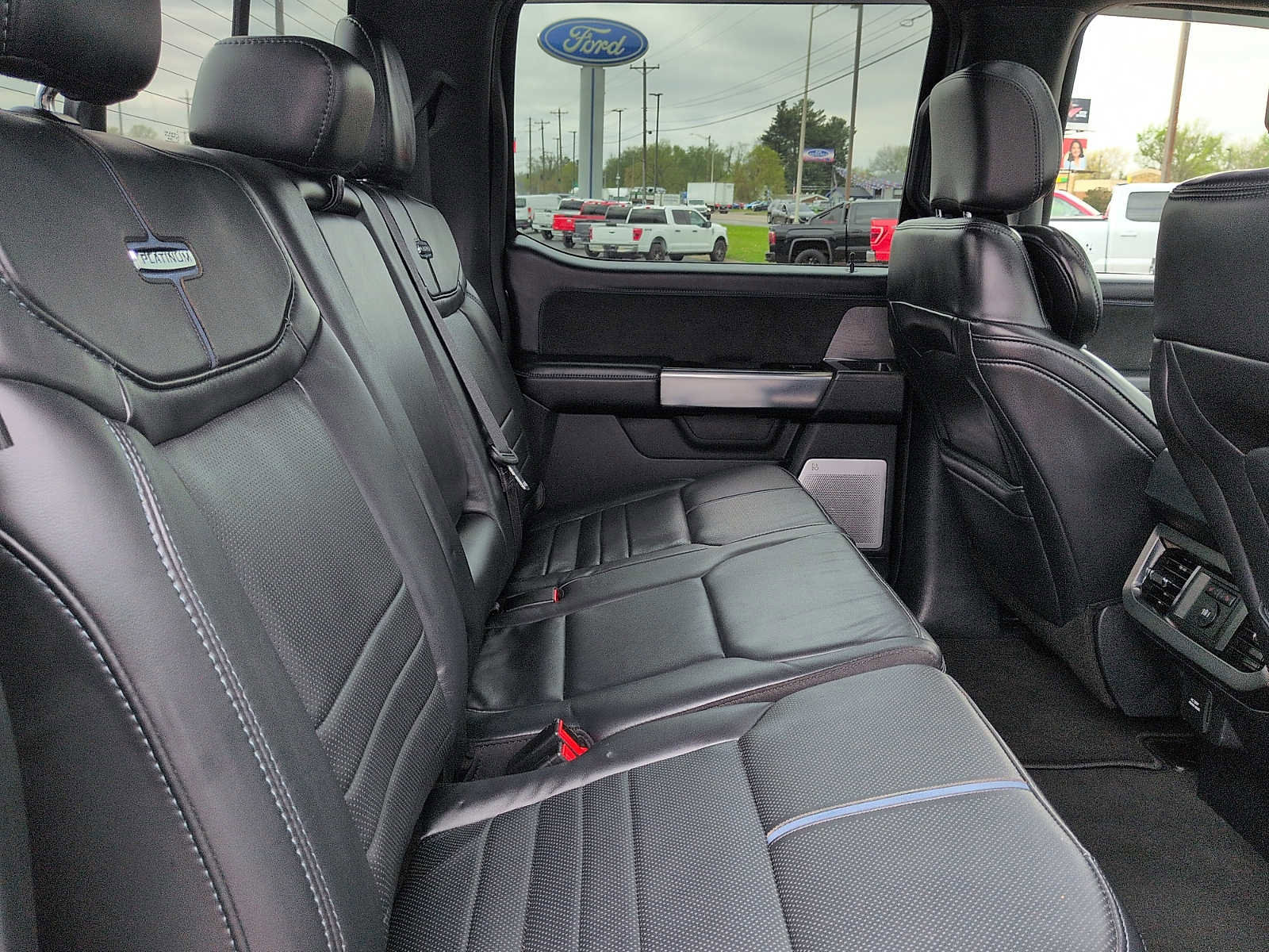 Certified 2025 Ford F450 Platinum w/ FX4 Off-Road Package AWD/4WD image 11