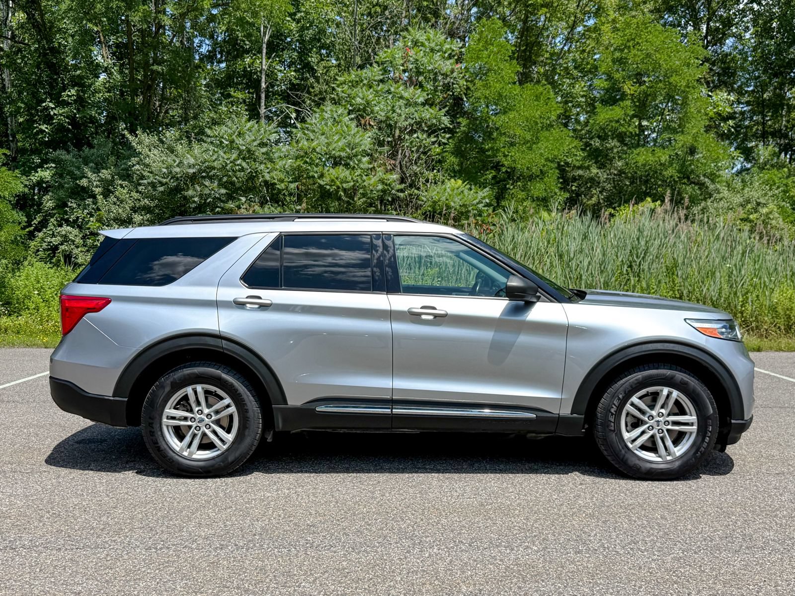 Certified 2022 Ford Explorer XLT w/ Class IV Trailer Tow Package AWD/4WD image 8